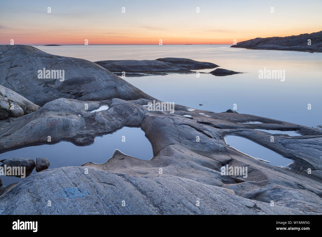 Rocky coast, Isle Hoenoe, Bohuslaen, Vaestra Goetaland County, Archipelago of Gothenburg, Scandinavia, South Sweden, Sweden, Northern Europe Stock Photo