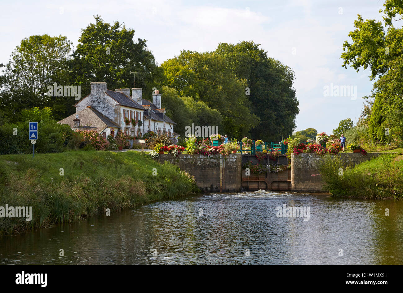 By houseboat at lock 21, Guelin, River Oust and, Canal de Nantes à