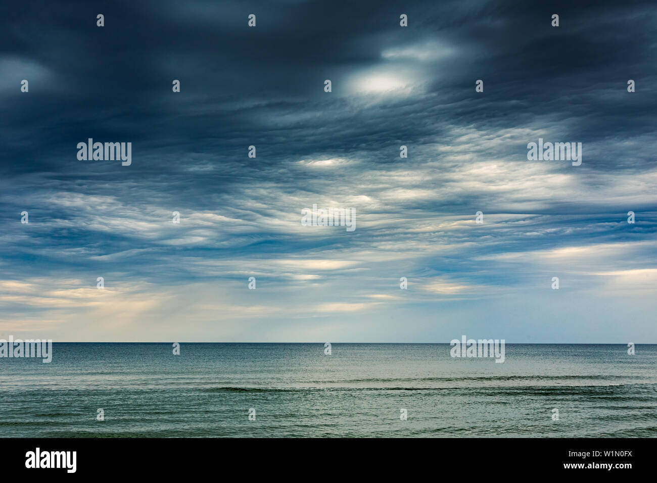 Asperitas clouds hi-res stock photography and images - Alamy