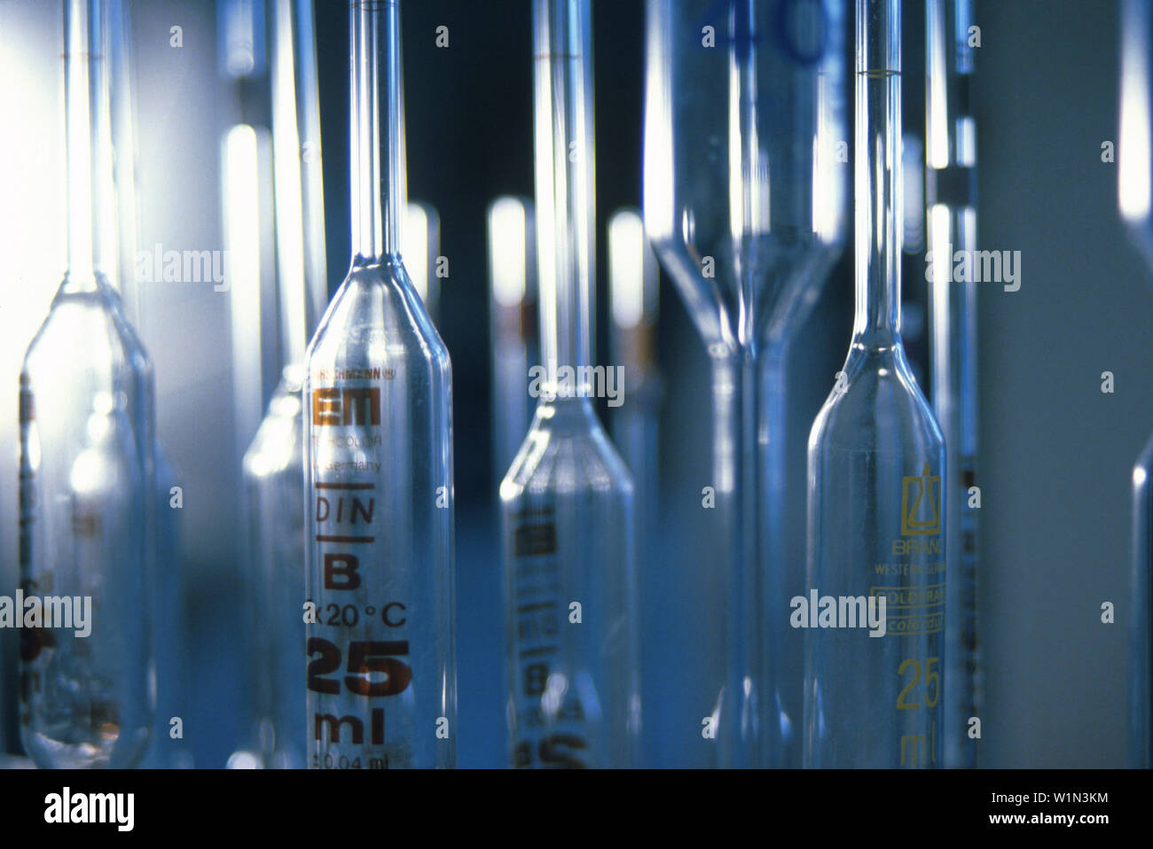 Lab dishware hi-res stock photography and images - Alamy