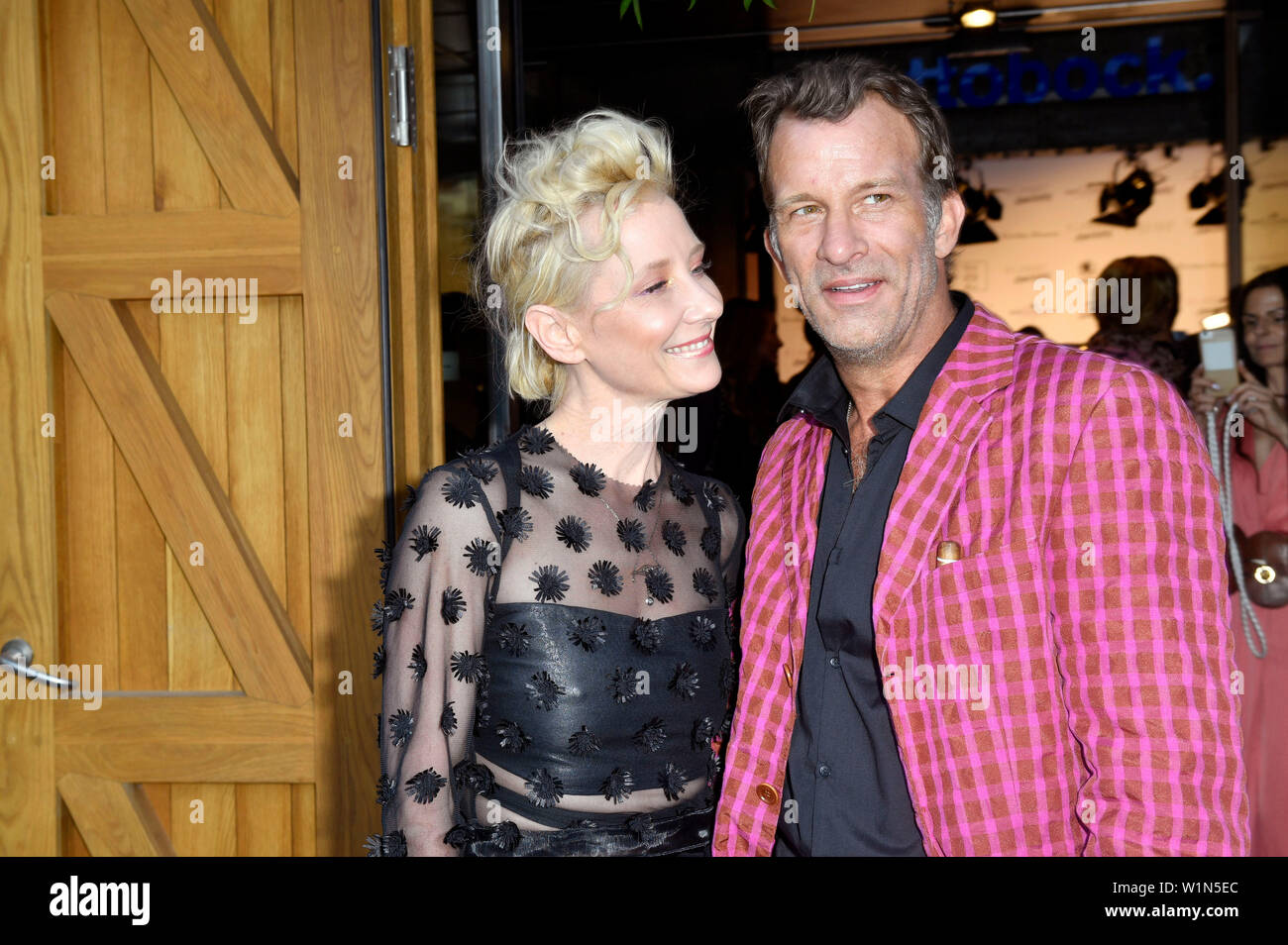 Anne heche and thomas jane hi-res stock photography and images - Alamy