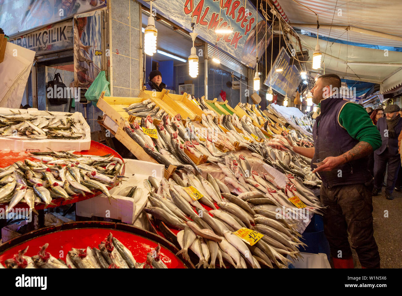 Как добраться до рыбного рынка. Рыба на рынке анталии. Как добраться до рыбного рынка. Чупра рыба в турции. Как добраться до рыбного рынка.