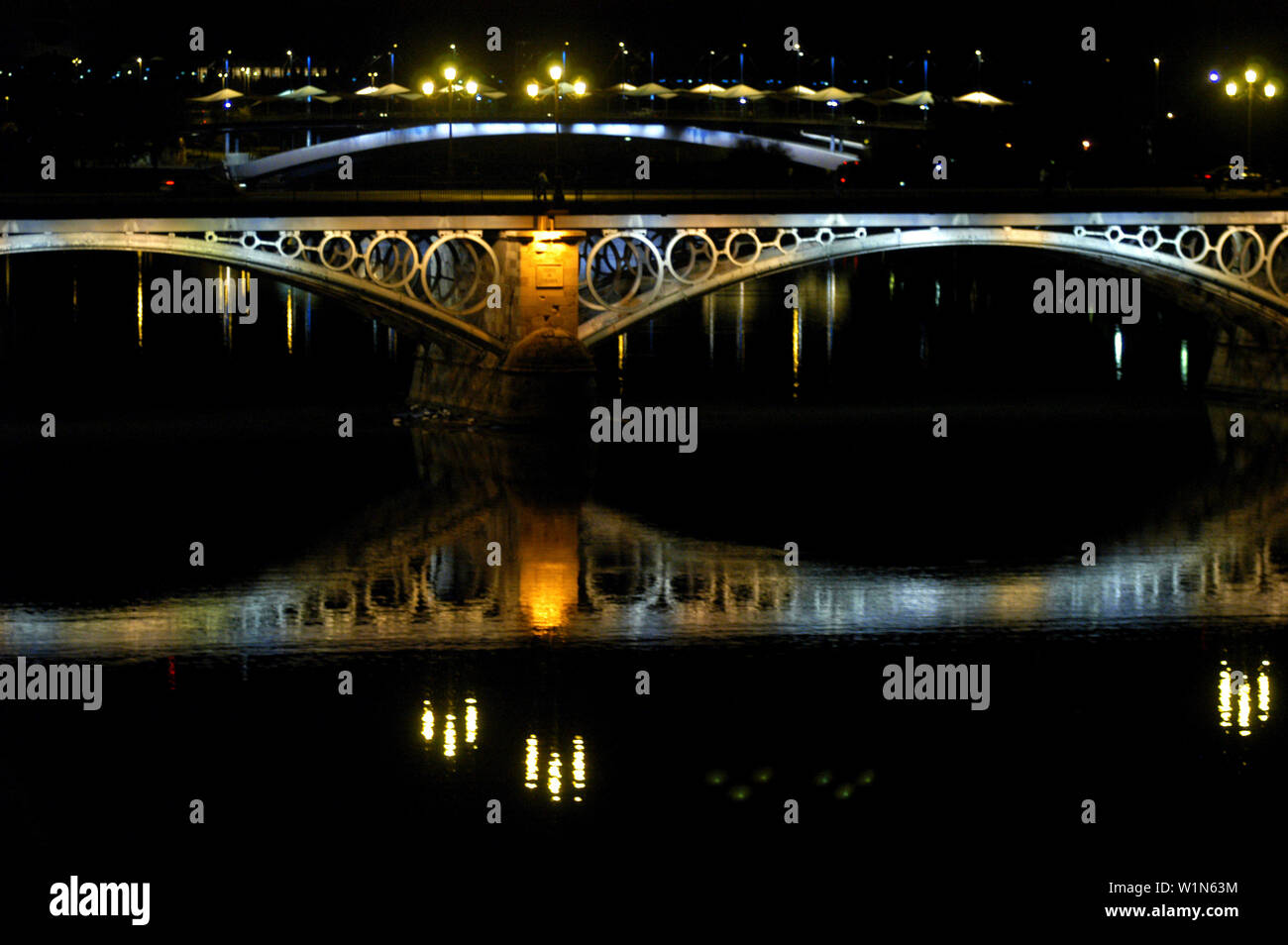 Puente de triana sevilla hi-res stock photography and images - Alamy