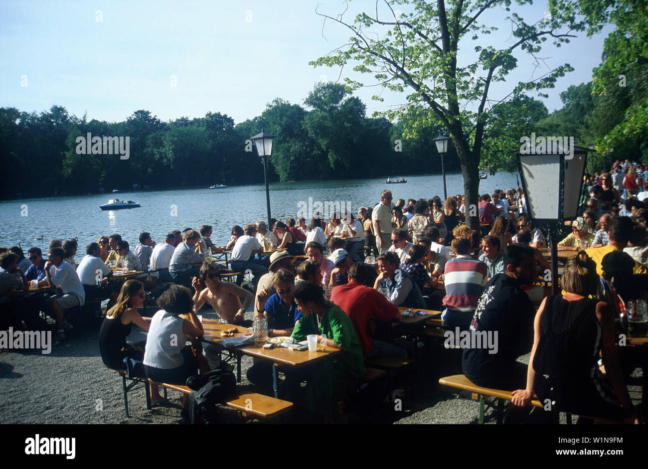 Biergarten, Seehaus, Englischer Garten Muenchen, Deutschland Stock Photo