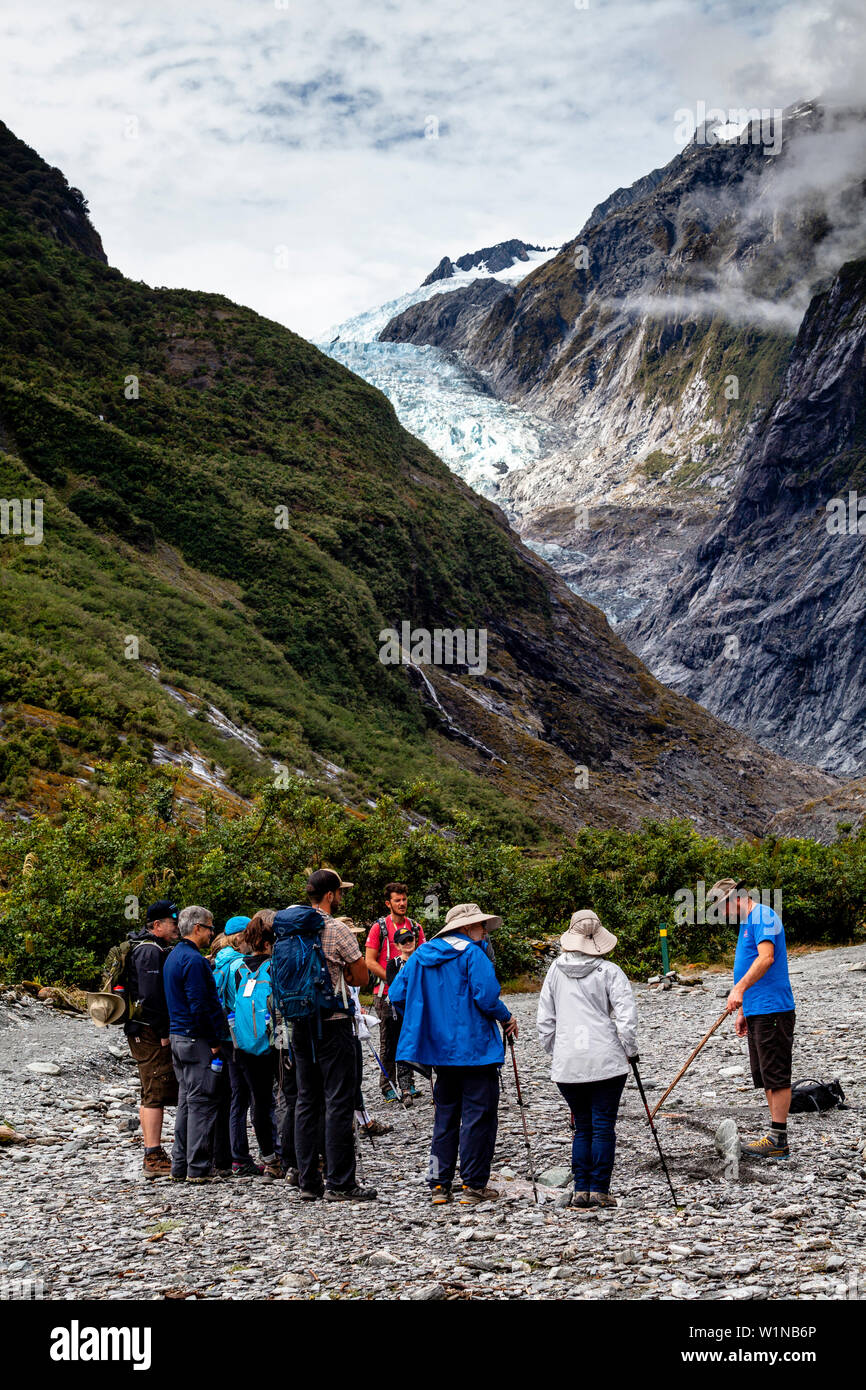A Group Of Walkers En Route To The Franz Josef Glacier, South Island, New Zealand Stock Photo