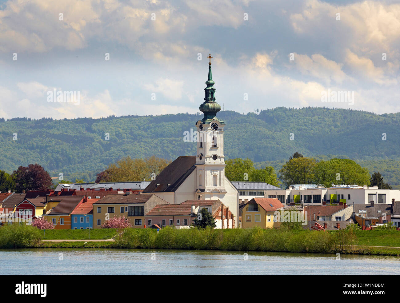 View at Pöchlarn with church Maria Himmelfahrt , River Danube , Niederösterreich , Lower Austria , Austria , Europe Stock Photo