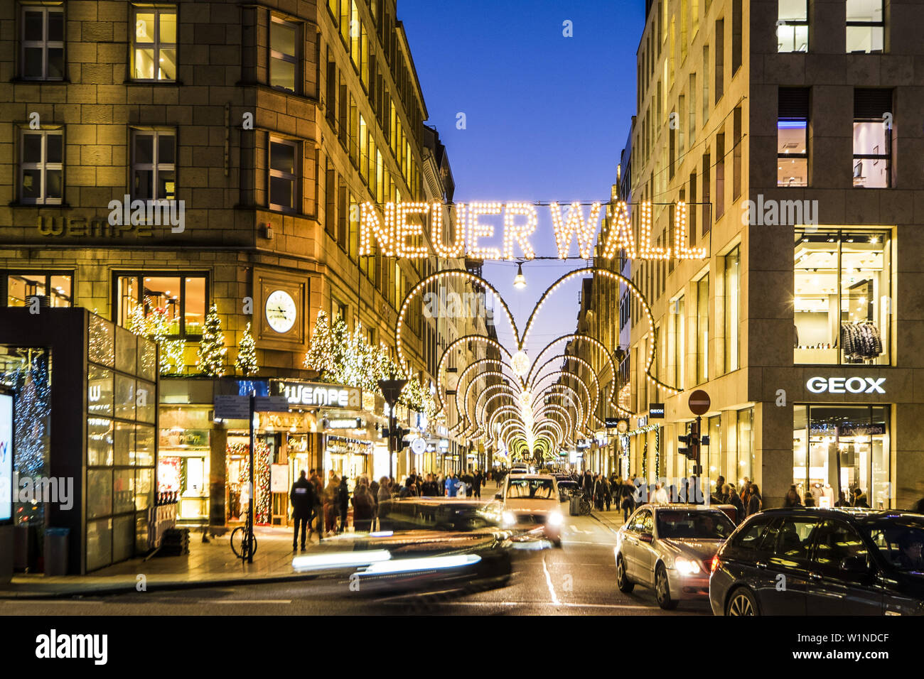 Christmas illuminations at the Jungfernstieg in Hamburg with view to the  shopping street Am Neuen Wall, north Germany, Germany Stock Photo - Alamy