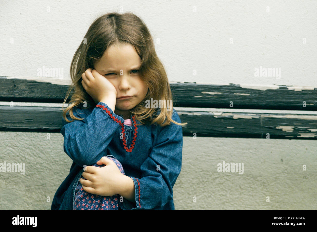 Maedchen auf Bank Stock Photo