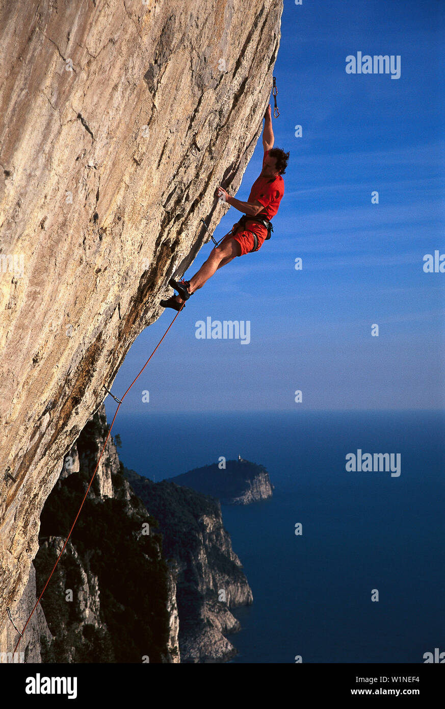 Freeclimber on rock face, No Siesta 8b, Muzzerone, Cinque Terre, Italy Stock Photo