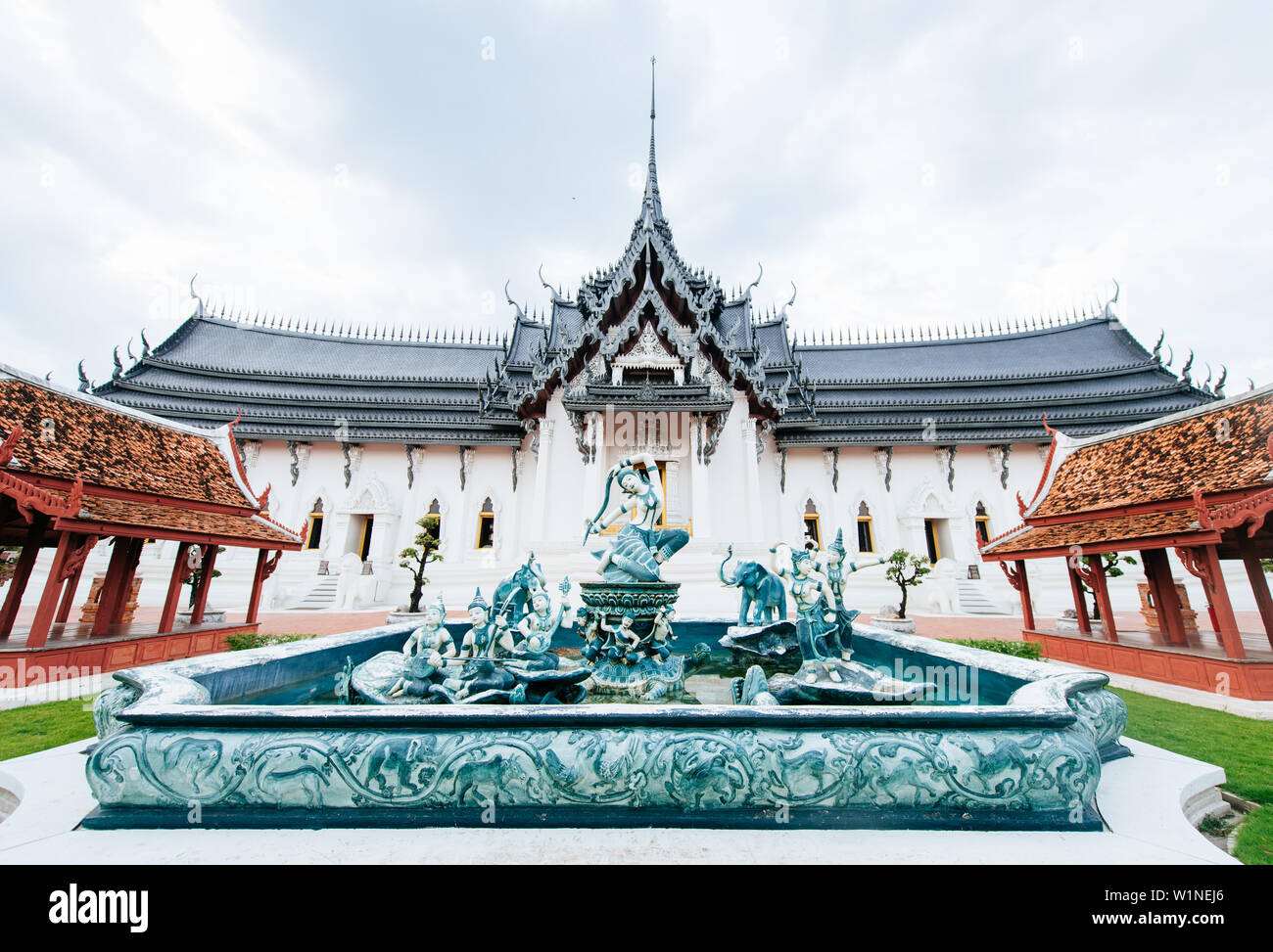 Beautiful temple in Bangkok Stock Photo - Alamy