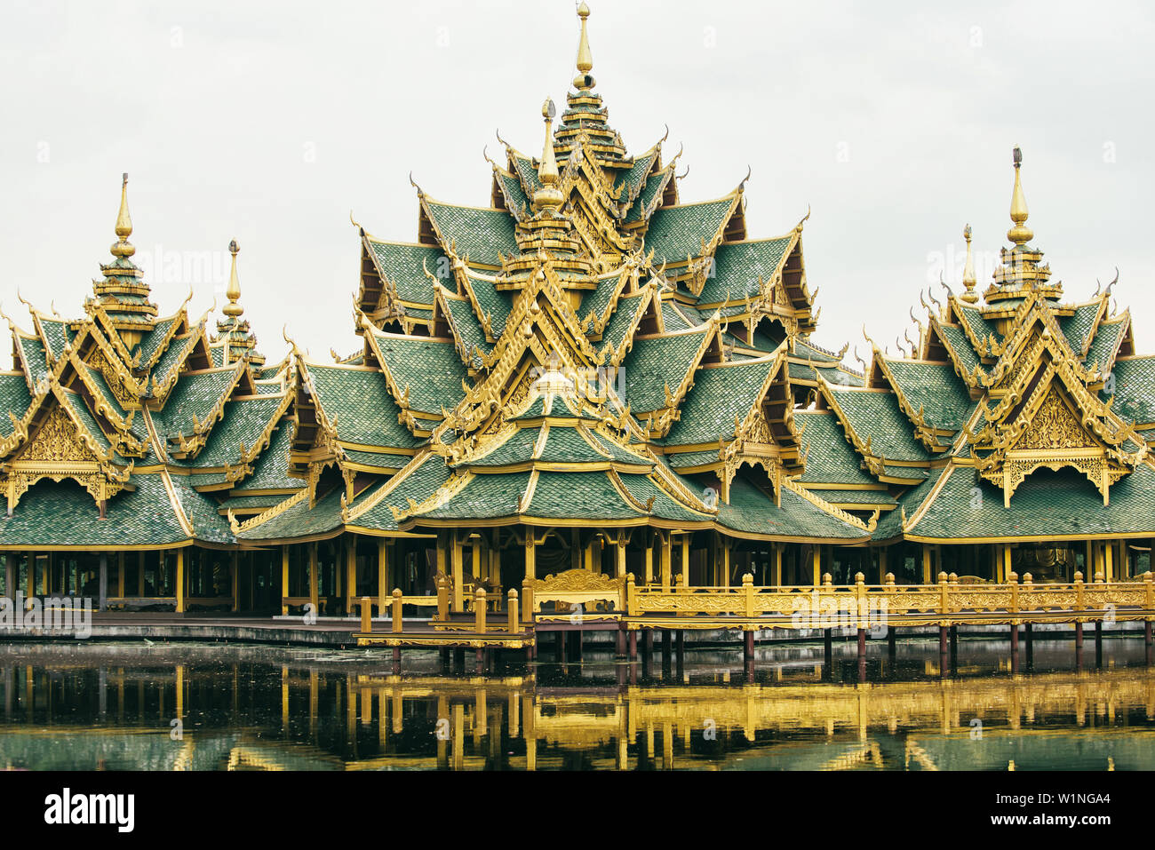 Beautiful temple in Bangkok Stock Photo - Alamy
