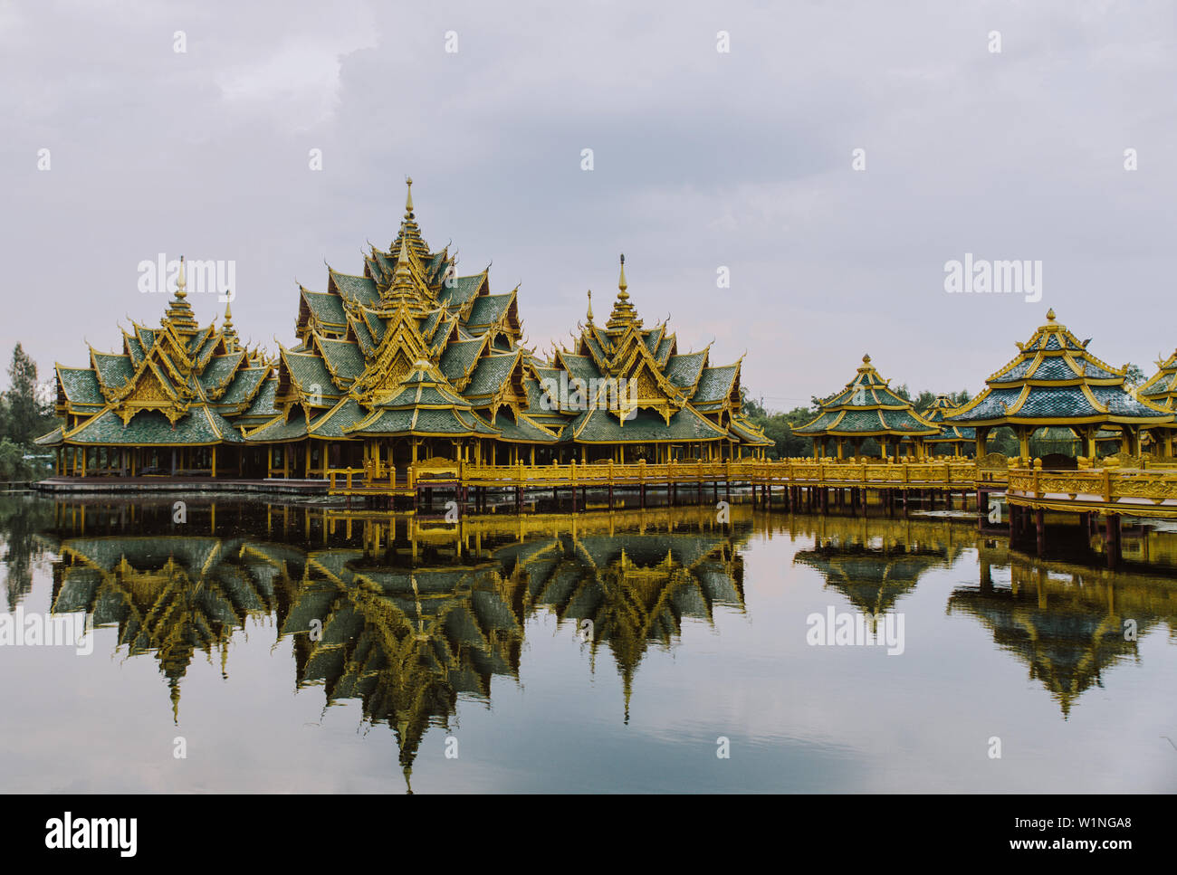 Beautiful temple in Bangkok Stock Photo - Alamy