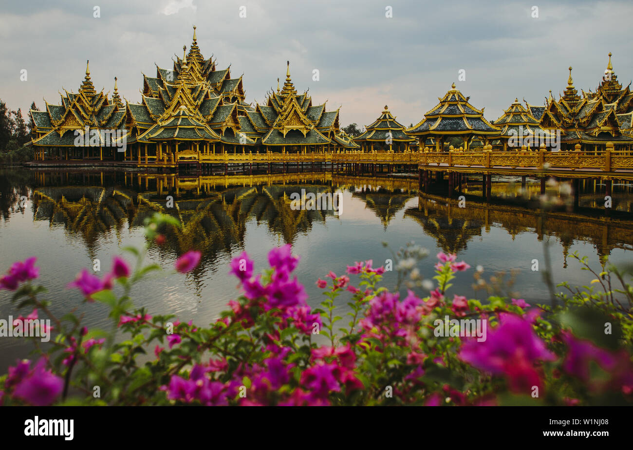 Beautiful temple in Bangkok Stock Photo - Alamy