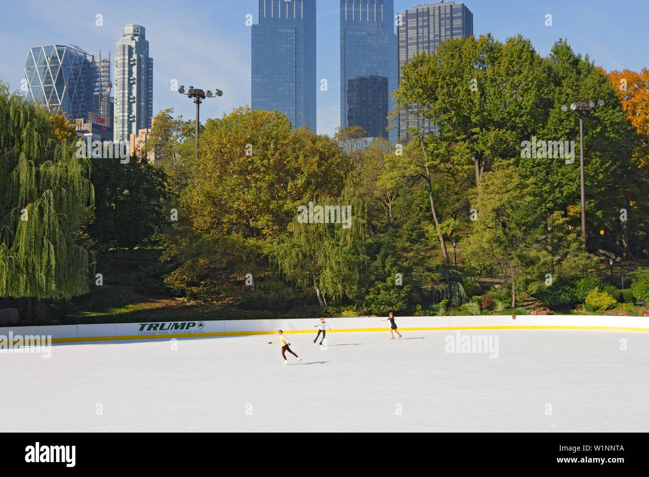 Woolman iceskating rink at Central Park, Manhattan Stock Photo Alamy