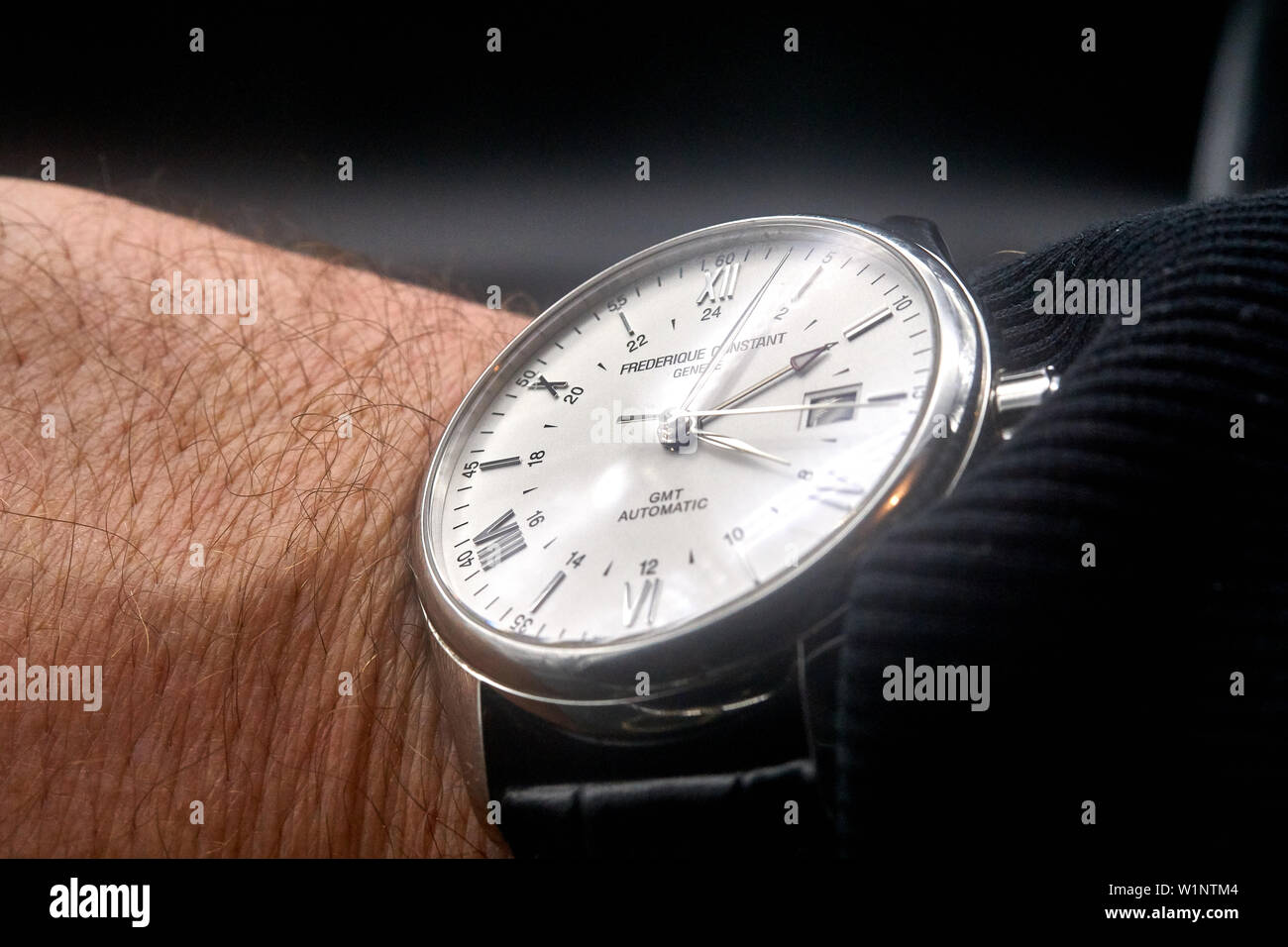 FREDERIQUE CONSTANT Mod. CLASSIC GMT main image 0