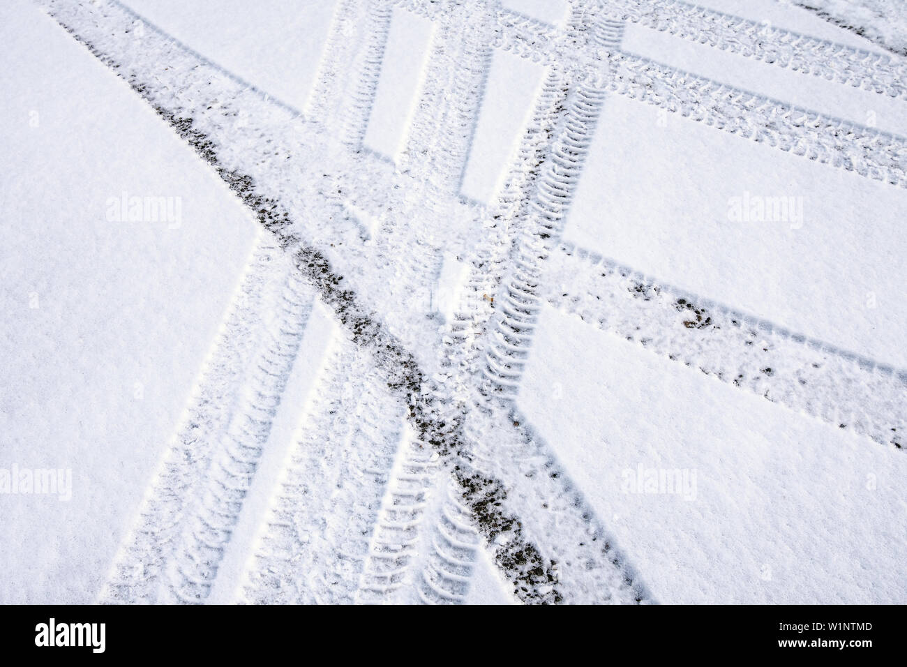 Vertical closeup snow tracks hi-res stock photography and images - Alamy