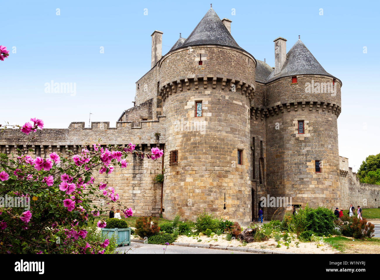 Gate and citywall of medieval Guérande, region Pays de la Loire, Département Loire-Atlantique, Bretagne, France, Europe Stock Photo