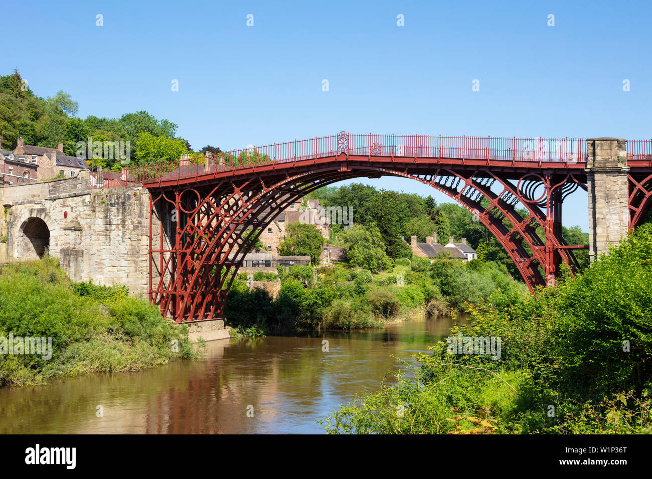 Freshly Painted In Original Colours The Ironbridge Bridge Ironbridge Gorge Iron Bridge Shropshire England Gb Uk Europe Stock Photo Alamy