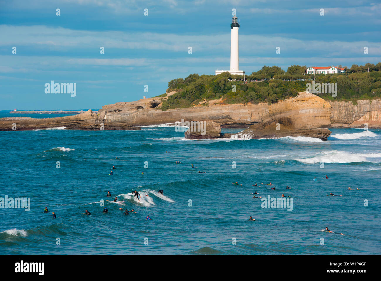 Ride waves hi-res stock photography and images - Alamy