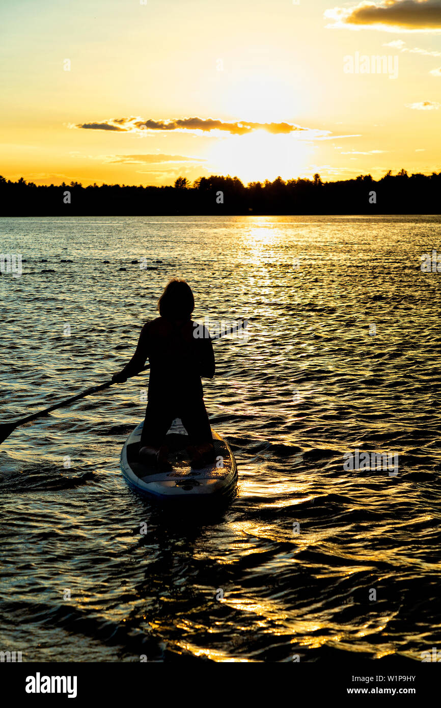 Woman kneeling on beach sunset hi-res stock photography and images - Alamy