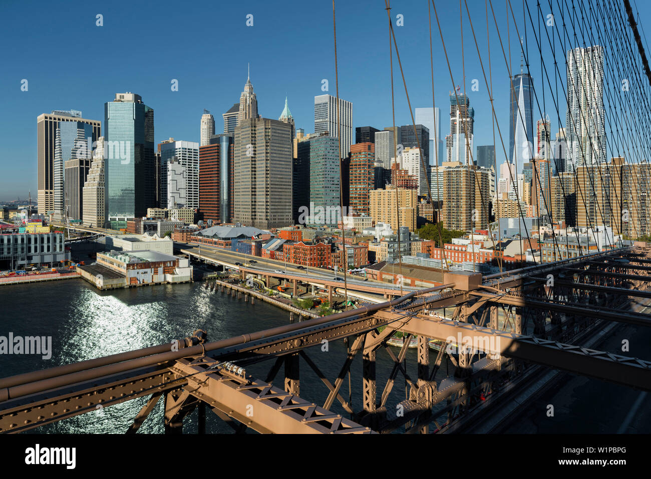 Brooklyn Bridge Richtung Manhatten, New York City, USA Stock Photo