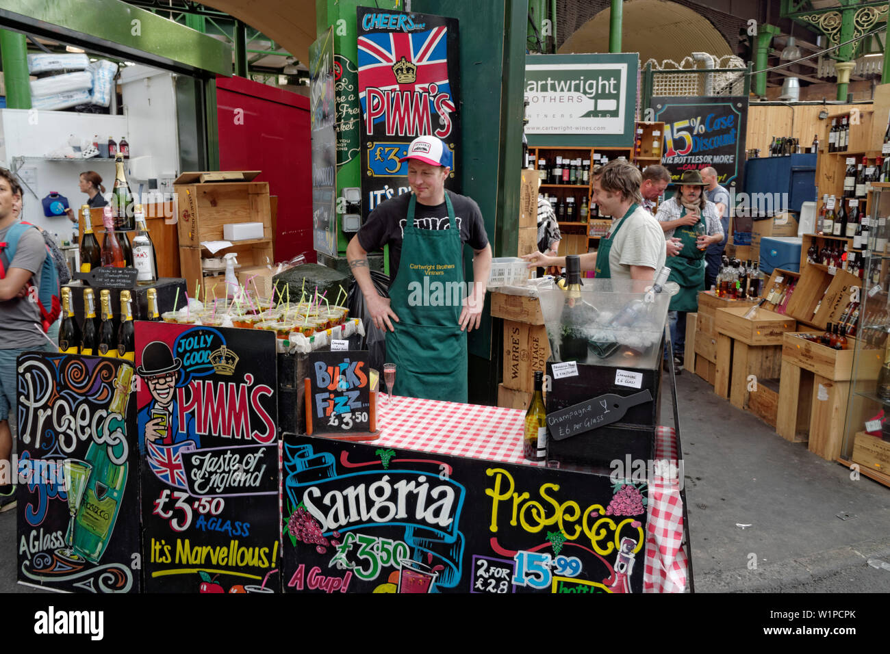 Boroughs market, market stall with alcehol, Sangria, Prosecco, wine, London, UK Stock Photo