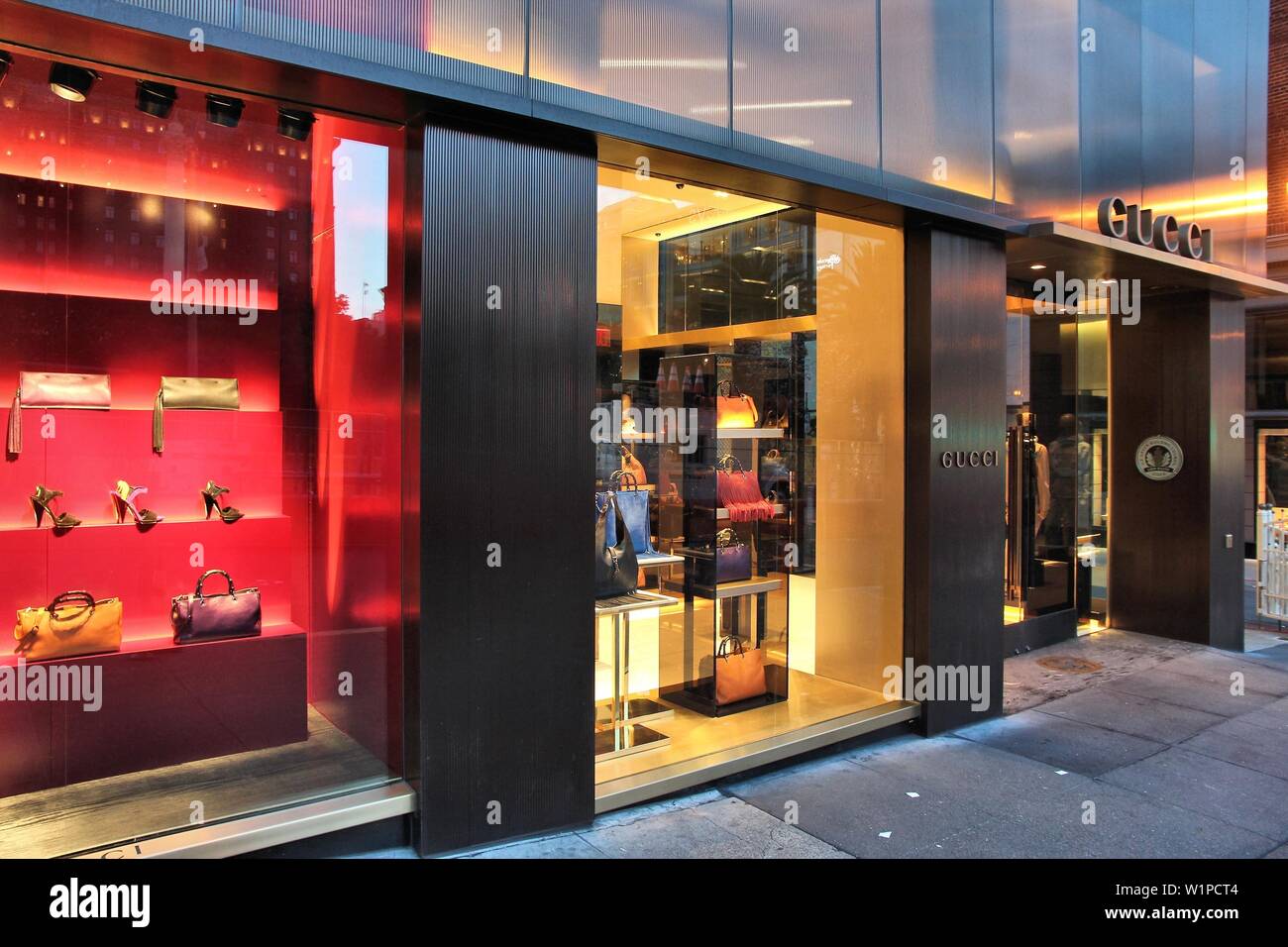 SAN FRANCISCO, USA - APRIL 8, 2014: Gucci fashion store in San Francisco,  USA. Luxury brand Gucci exists since 1921 and was valued at 12.1 billion  USD Stock Photo - Alamy