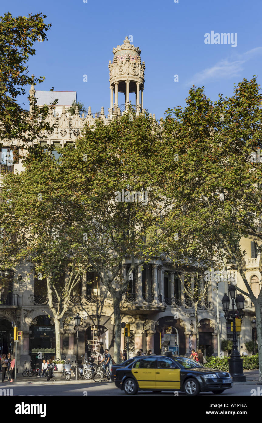 A modernist building by Lluís Domènech i Montaner, Passeig de Gracia Casa Leo Morera Stock Photo