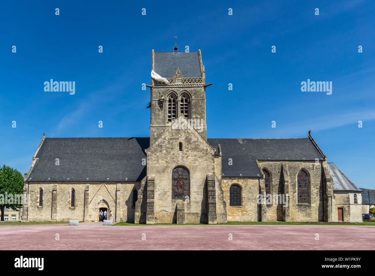 Sainte Mere l'Eglise building with american paratrooper John Steele memorial, D-Day landmark, Normandy, Fr. Stock Photo