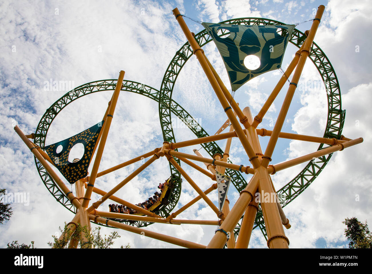 High Speed Thrills On Cheetah Hunt Rollercoaster Ride Attraction