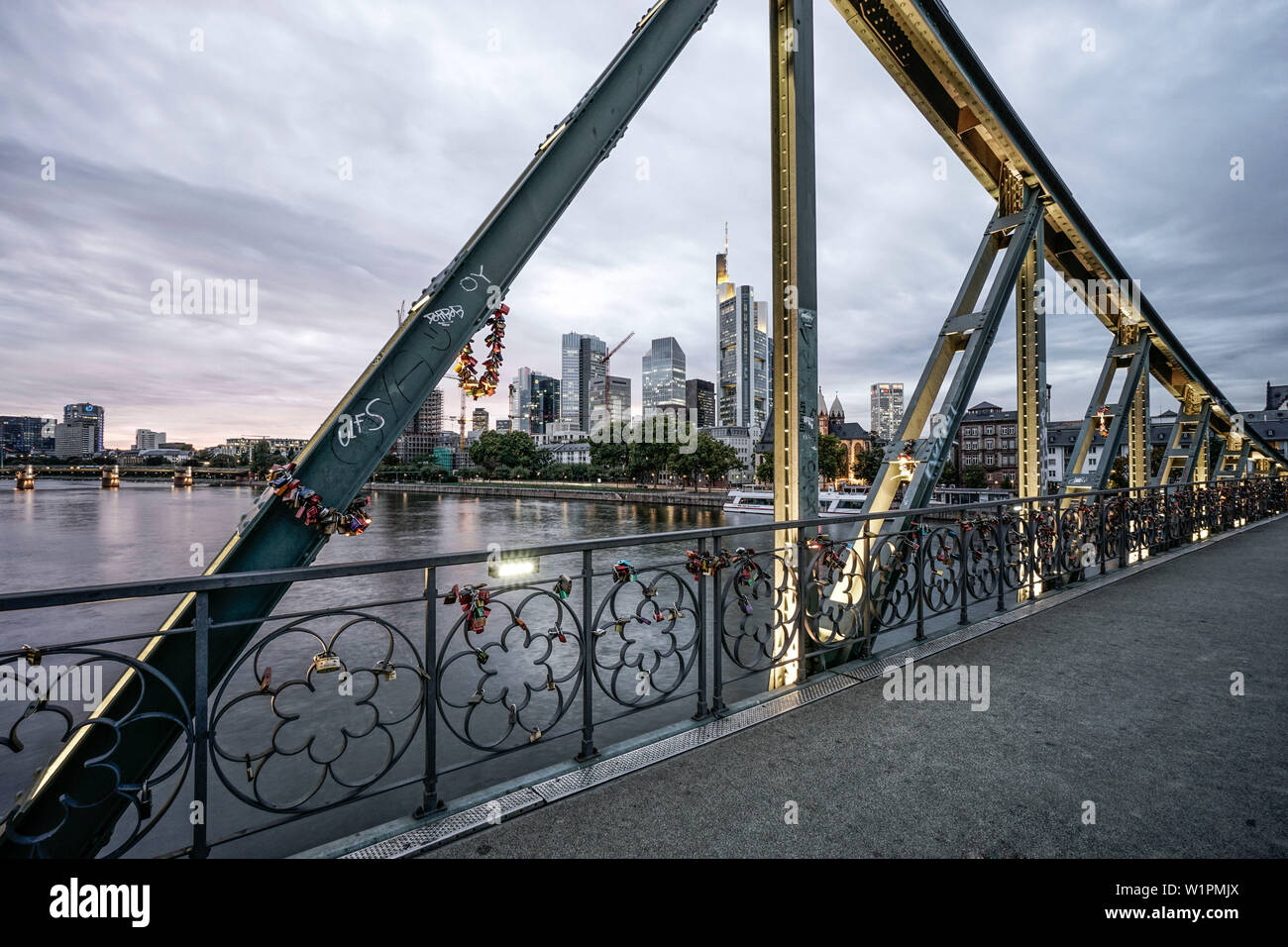 Eisener Steg bridge, Skyline of financial district, Frankfurt - Main, Germany Stock Photo