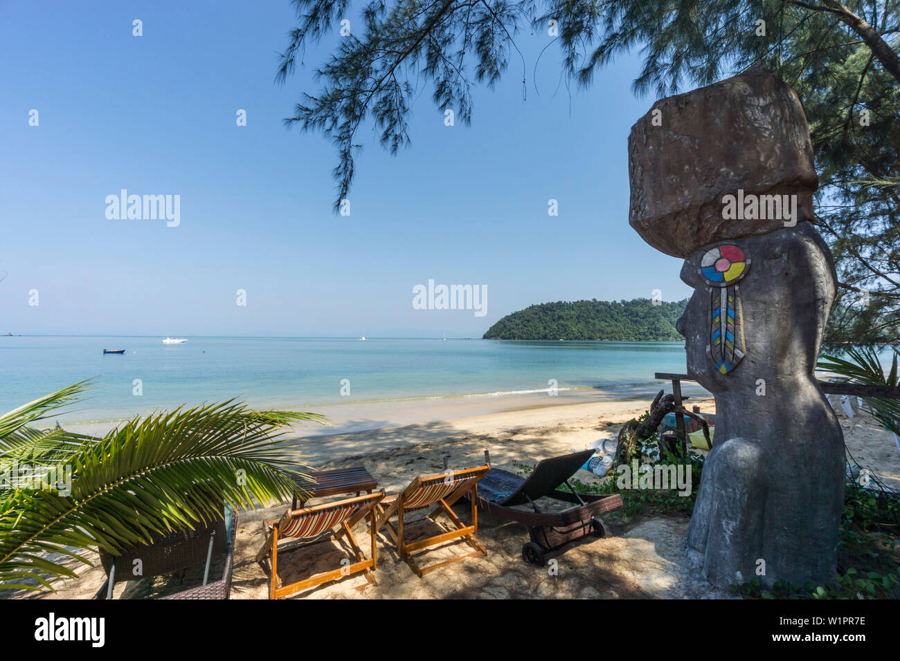 Buffalo Bay, Khao Kwai, Sculpture, beach chairs, Koh Phayam, Stock Photo - Alamy