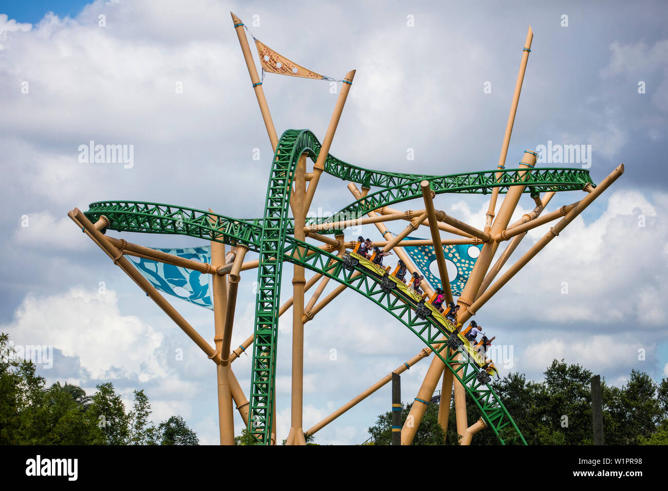 High Speed Thrills On Cheetah Hunt Rollercoaster Ride Attraction