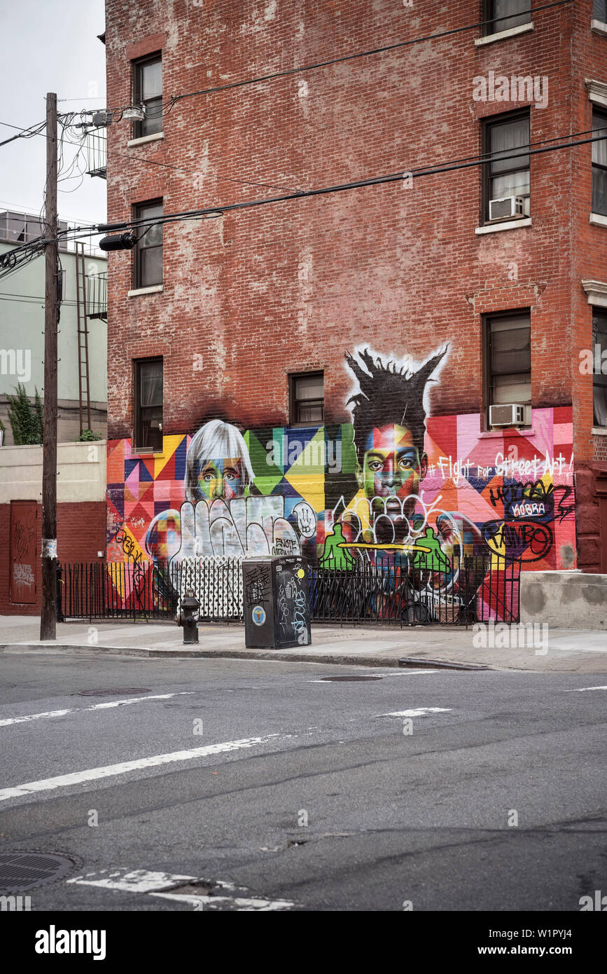 murals and streetart in the streets of Williamsburg, Brooklyn, NYC, New ...