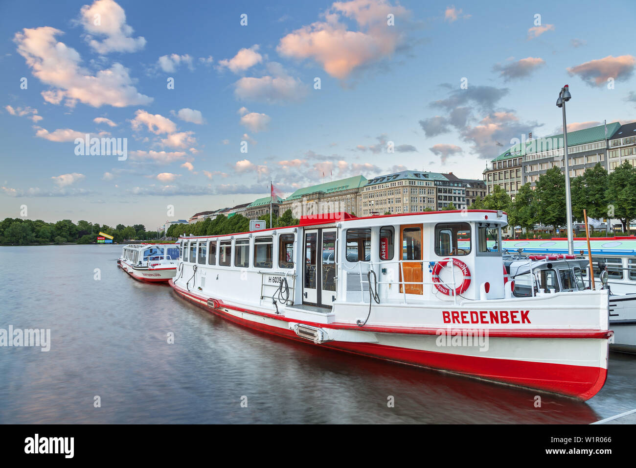 Excursion boat at the Inner Alster in front of Hapag-Lloyd-Building, Hanseatic City of Hamburg, Northern Germany, Germany, Europe Stock Photo