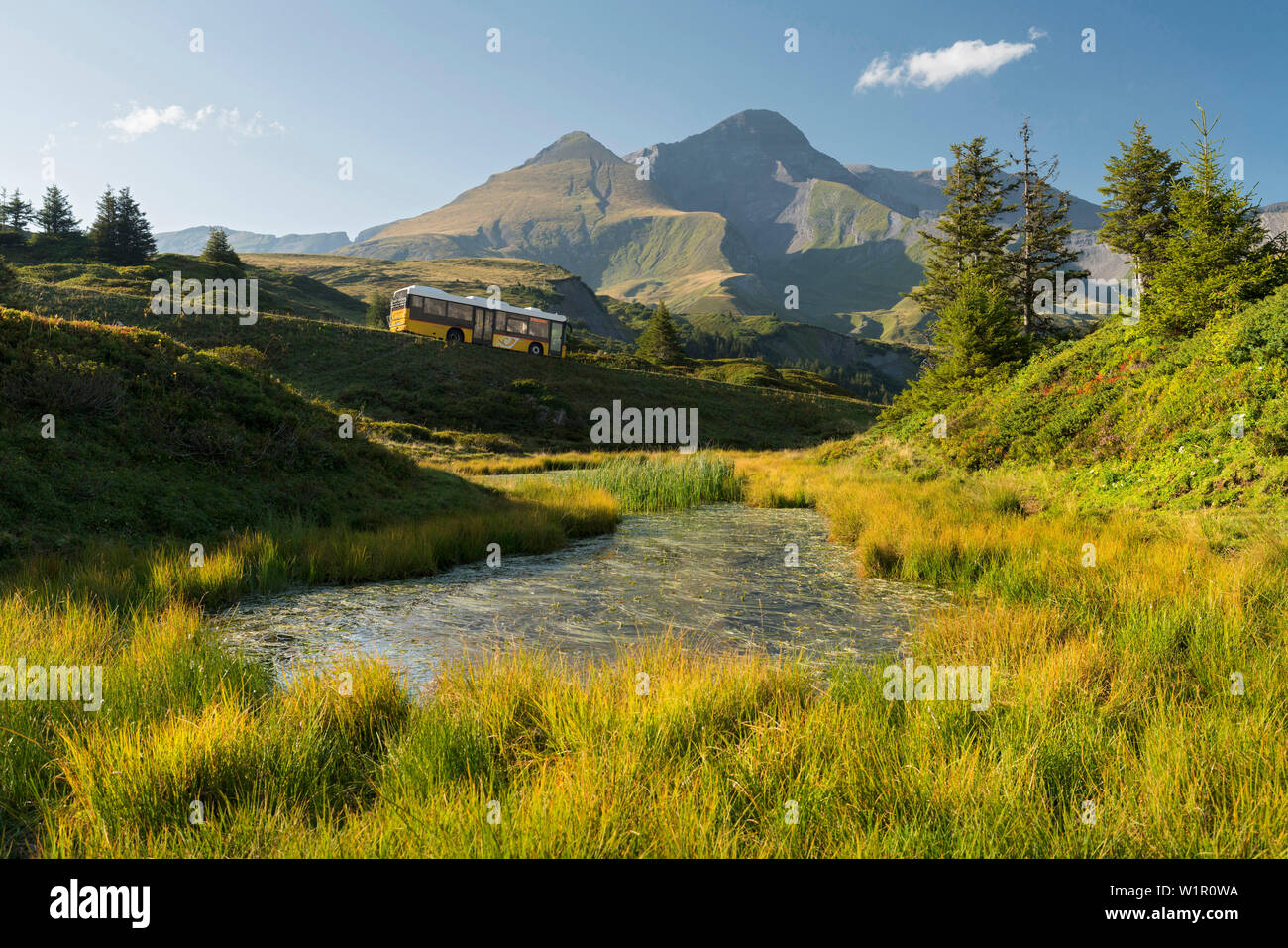 Postbus, Schwarzhorn, Große Scheidegg, Grindelwald, Berner Oberland, Schweiz Stock Photo