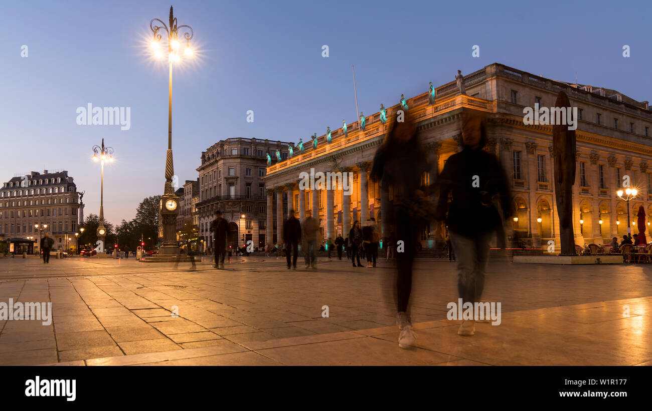 Bordeaux - Vue de la place de la comedie à Bordeaux