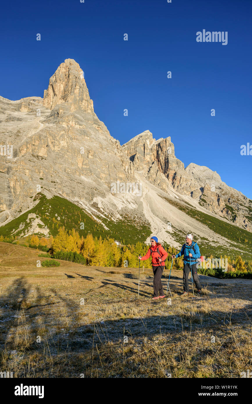 Man woman hiking beneath hi-res stock photography and images - Alamy