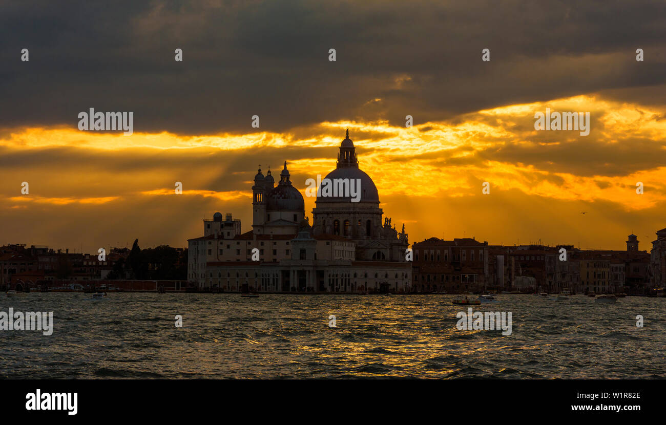 Beautiful sunset over Venice Lagoon and Saint Mary of the Health ...