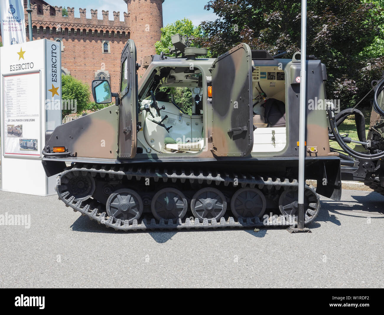 Bandvagn 206, vehículo oruga, cadenas para nieve, hielo Fotografía de stock  - Alamy