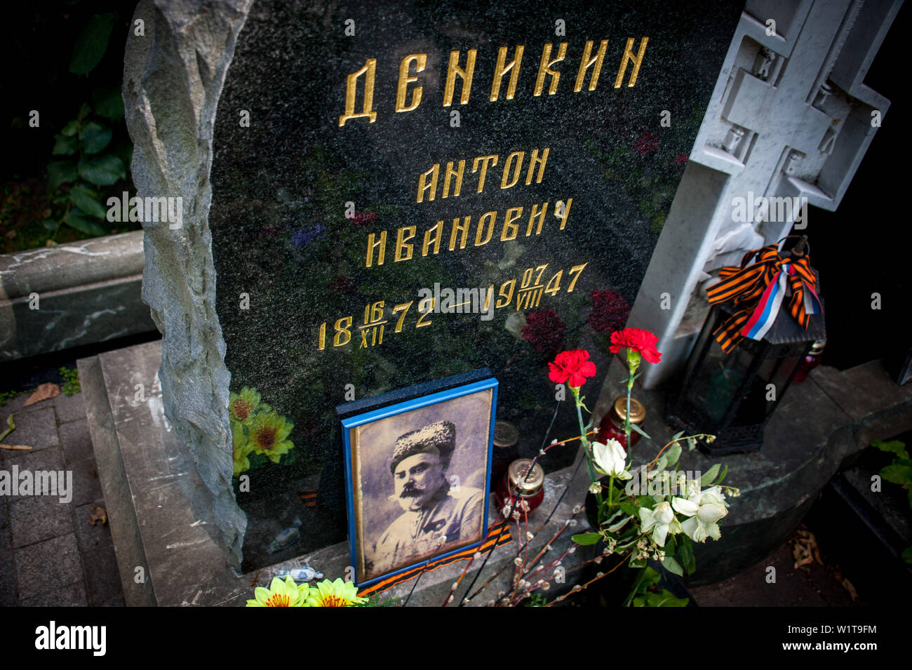 Moscou, Russia. 3rd July, 2019. Anton Ivanovich Denikin's grave at the Donskoy monastery cemetery in Moscow Credit: Demian Stringer/ZUMA Wire/Alamy Live News Stock Photo