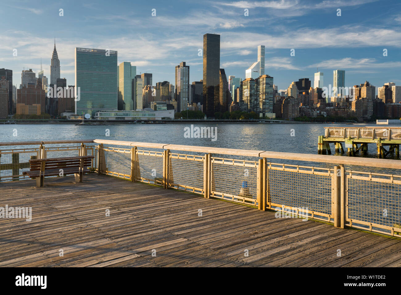 View of Manhattan from Gantry Plaza State Park, East River, Long Island ...