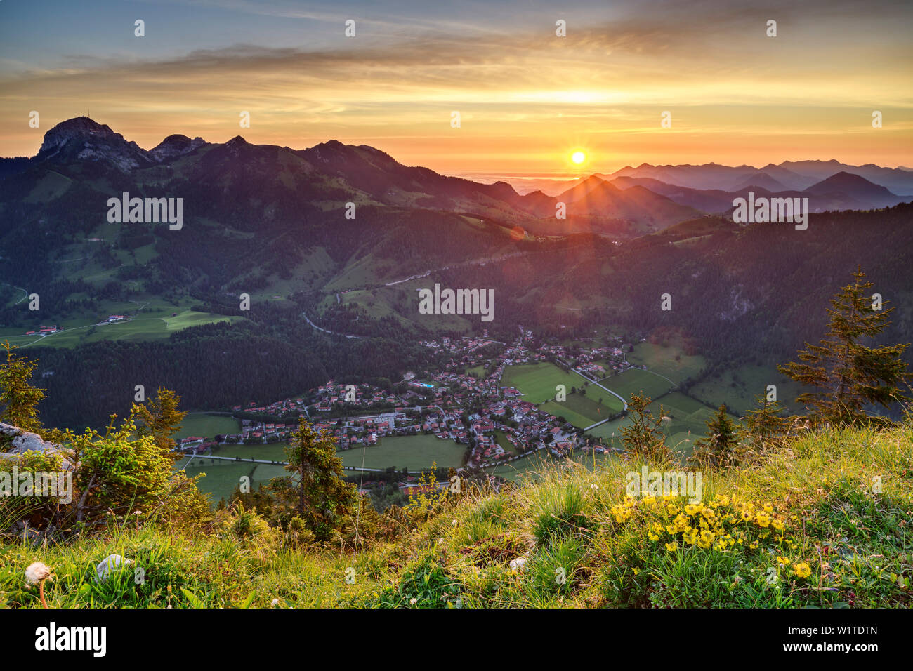 Sunrise above Wendelstein, lake Chiemsee and Chiemgau Alps with view towards Bayrischzell, from Seebergkopf, Mangfall Mountains, Bavarian Alps, Upper Stock Photo