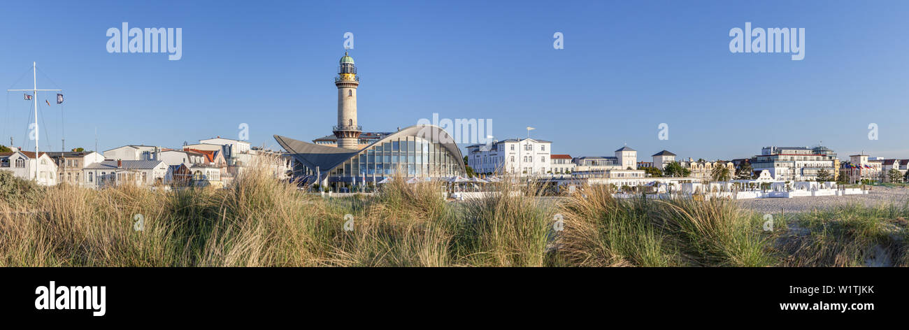 Old lighthouse and beach, Baltic Sea resort Warnemuende, Hanseatic City Rostock, Baltic Sea coast, Mecklenburg-Western Pomerania, Northern Germany, Ge Stock Photo
