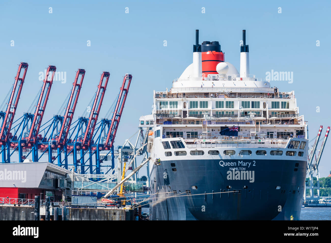 Modern cruise ship blue hi-res stock photography and images - Alamy