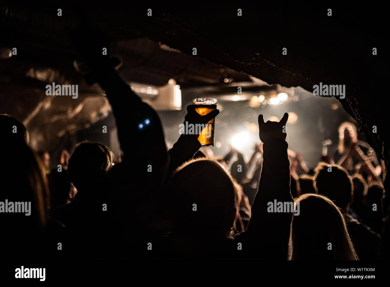 Nightclub crowd hands in the air hi-res stock photography and images ...