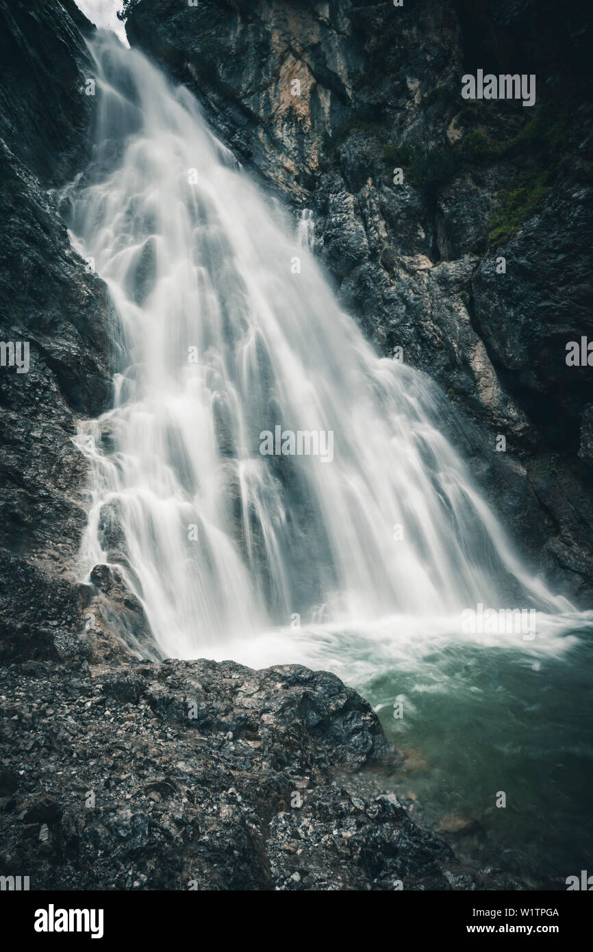 Simms waterfall, E5, Alpenüberquerung, 2nd stage, Lechtal, Kemptner Hütte to Memminger Hütte, tyrol, austria, Alps Stock Photo