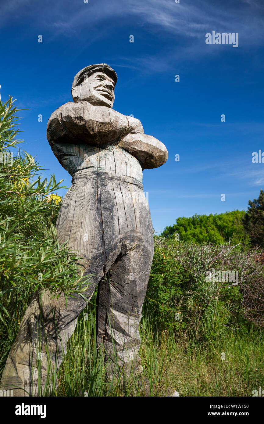 ' wood carved seafarer statue in Ahrenshoop, Darß, Fischland, Baltic Sea, Mecklenburg-Western Pomerania; Germany, Europe' Stock Photo