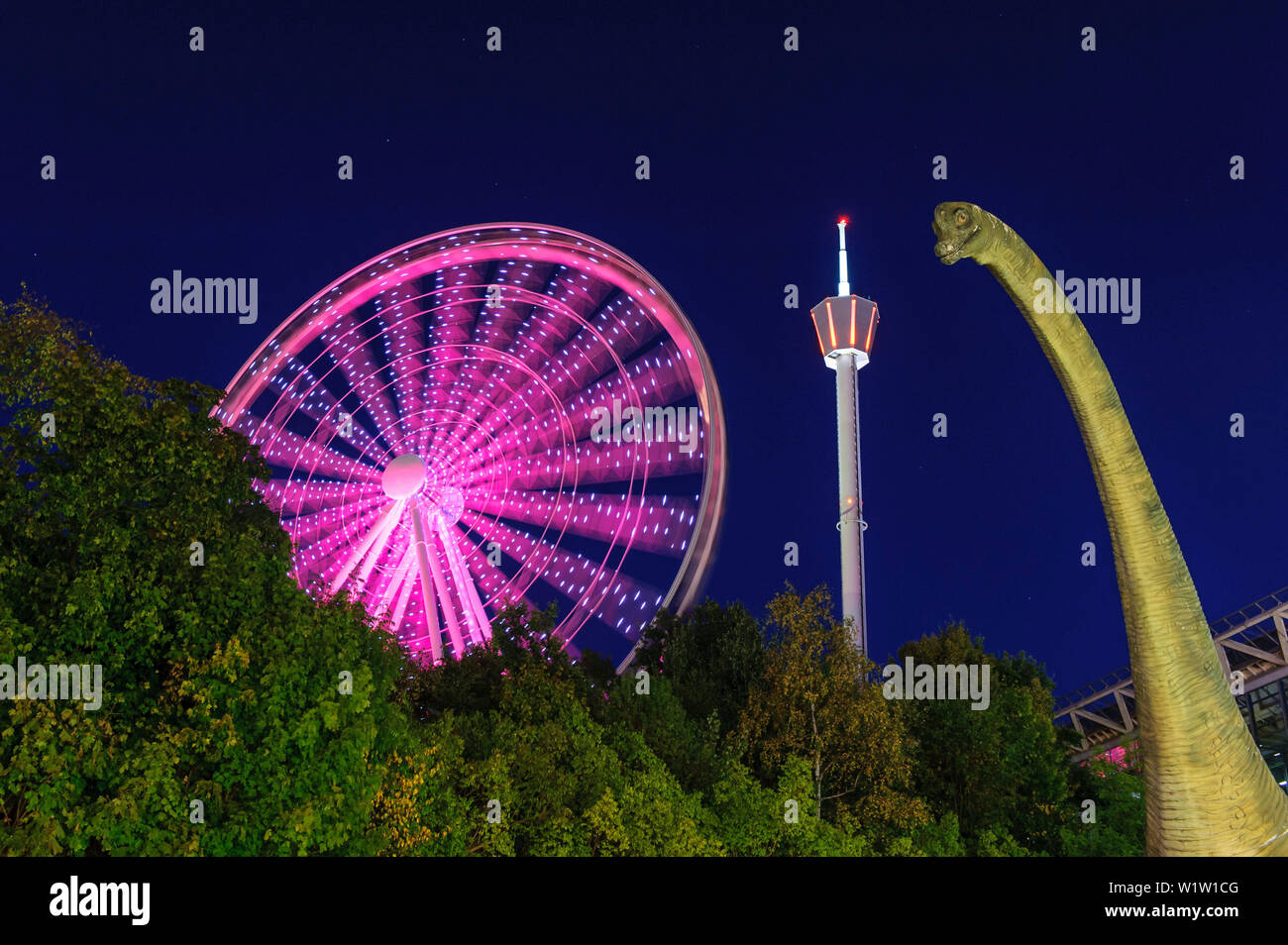 Giant dinosaurs hires stock photography and images Alamy