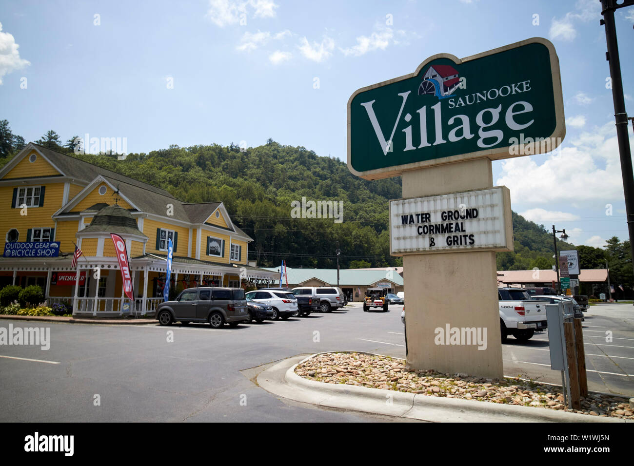 Saunooke village shopping area Cherokee indian tribal land, north carolina, usa Stock Photo